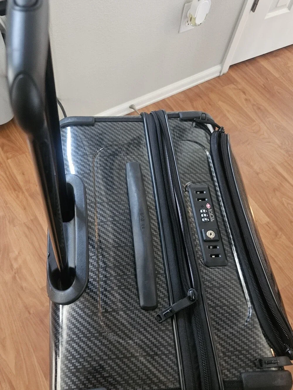 Tumi Hard-Shell  Spinner Suitcase - Men Bags